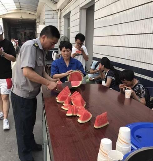 吃瓜群众图片高清